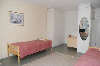 Хостелы Finnhostel Joensuu Йоэнсуу Двухместный номер с 2 отдельными кроватями и общей ванной комнатой-3