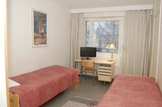 Хостелы Finnhostel Joensuu Йоэнсуу Двухместный номер с 2 отдельными кроватями и общей ванной комнатой-6