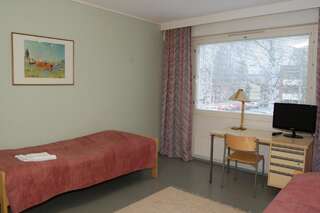 Хостелы Finnhostel Joensuu Йоэнсуу Двухместный номер с 2 отдельными кроватями и общей ванной комнатой-1